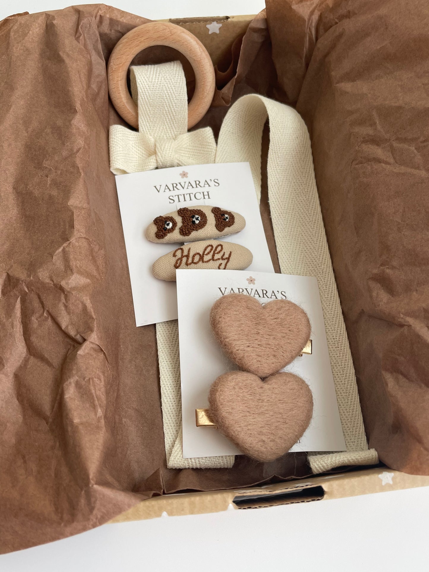 Personalized Baby Hair Clips Gift Set with Hanging Organizer, Brown Wool Heart Clips , Embroidered Name Hair Clip, Teddy Bears Clip 🚚 Free Shipping