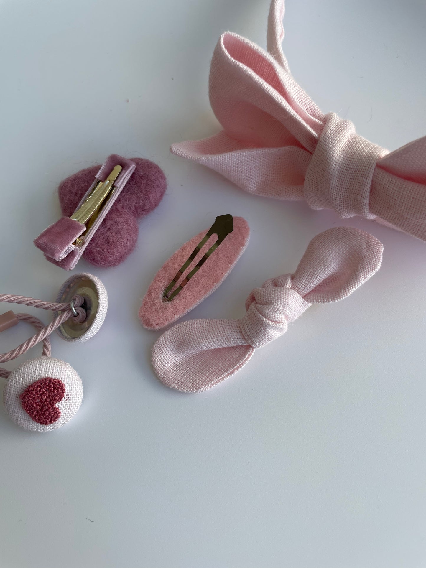 Luxury Personalized Linen Hair Accessories Gift Set for Girls – Headband, Bow Clip & Embroidered Heart Clips