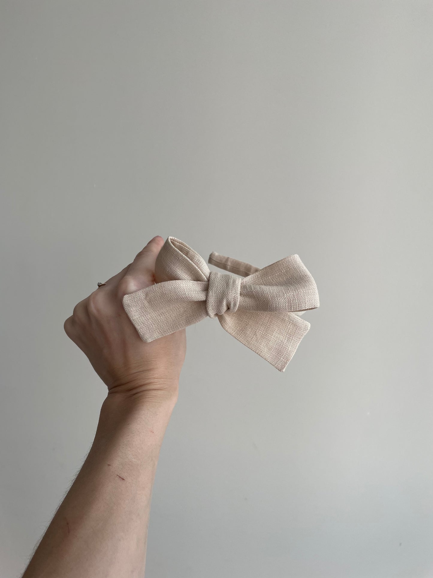 Everyday Linen Hair Set for Little Girls / One linen bow headband
+2 matching linen hair ties🤍 🚚 Free Shipping