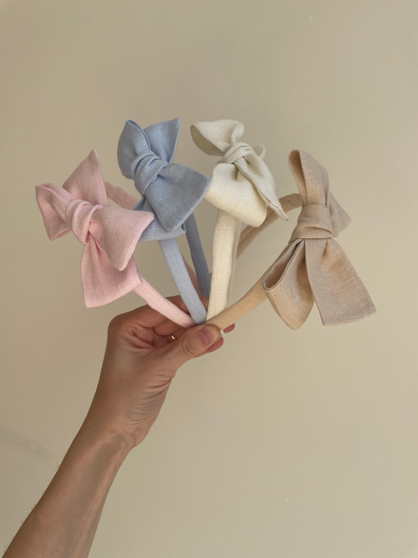 Everyday Linen Hair Set for Little Girls / One linen bow headband
+2 matching linen hair ties🤍 🚚 Free Shipping