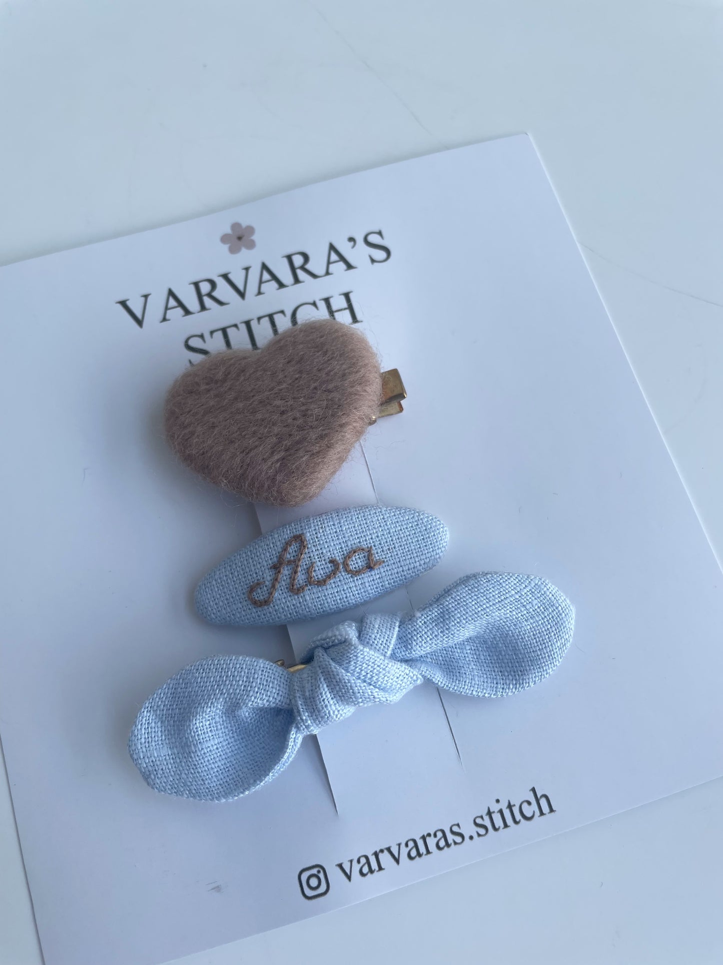 Luxury Personalized Linen Hair Accessories Gift Set for Girls – Headband, Bow Clip & Embroidered Heart Clips