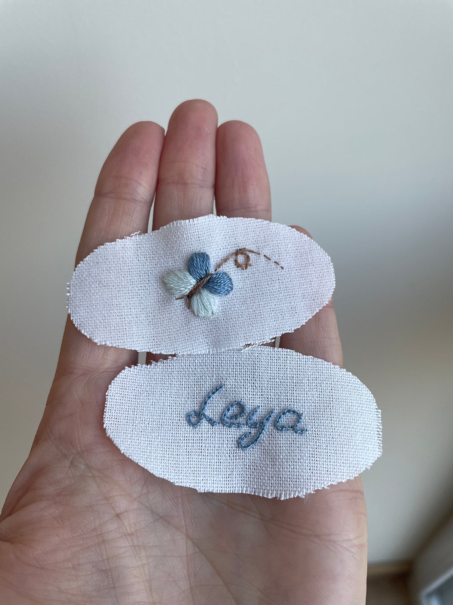 Personalized Baby Hair Clips Gift Set with Hanging Organizer, Wool Heart Clips & Embroidered Name Hair Clips, Blue Newborn Gift 🚚 Free Shipping