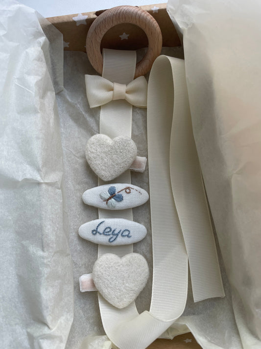 Personalized Baby Hair Clips Gift Set with Hanging Organizer, Wool Heart Clips & Embroidered Name Hair Clips, Blue Newborn Gift 🚚 Free Shipping